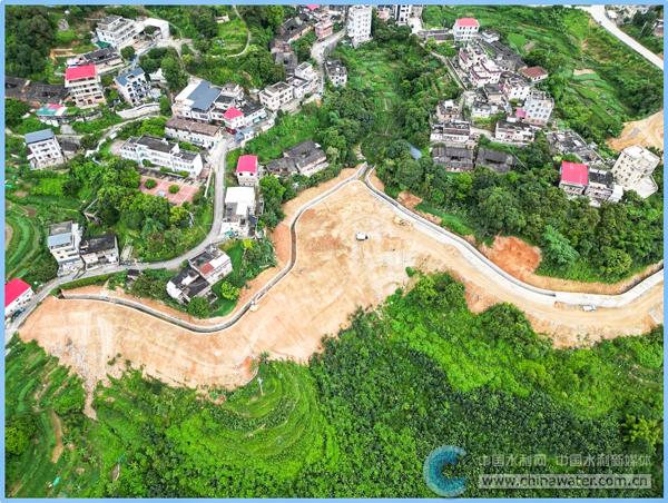 安溪縣炭坑溪片區(qū)治澇工程截洪溝施工現(xiàn)場 本報(bào)通訊員 吳華濤 攝